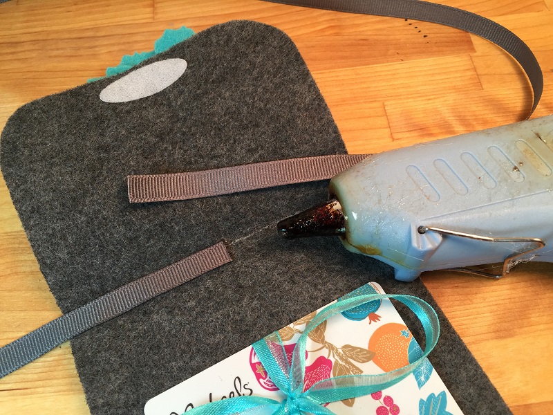 BW GIFT CARD HOLDER BROOCH 8