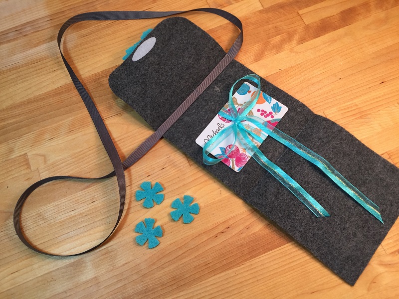 BW GIFT CARD HOLDER BROOCH 9