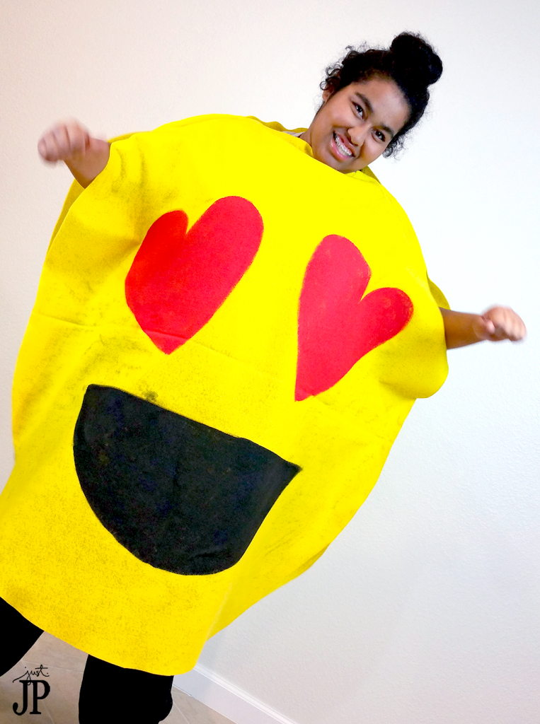 Easy-DIY-Felt-Happy-Face-Emoji-Costume-Jpriest