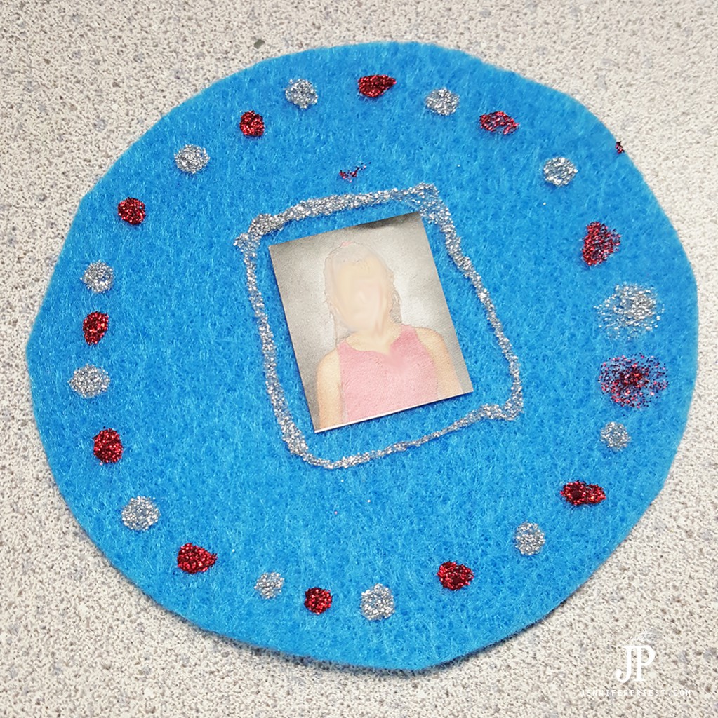 Circle-Felt-Ornament-in-Classroom