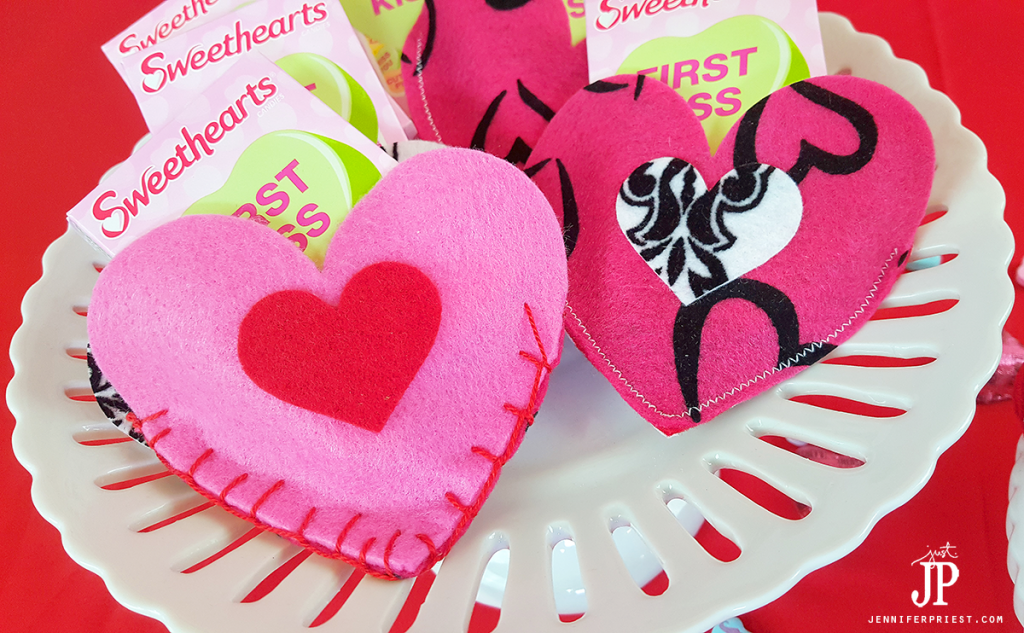 DIY-Felt-Heart-Valentines-with-Blanket-Stitch
