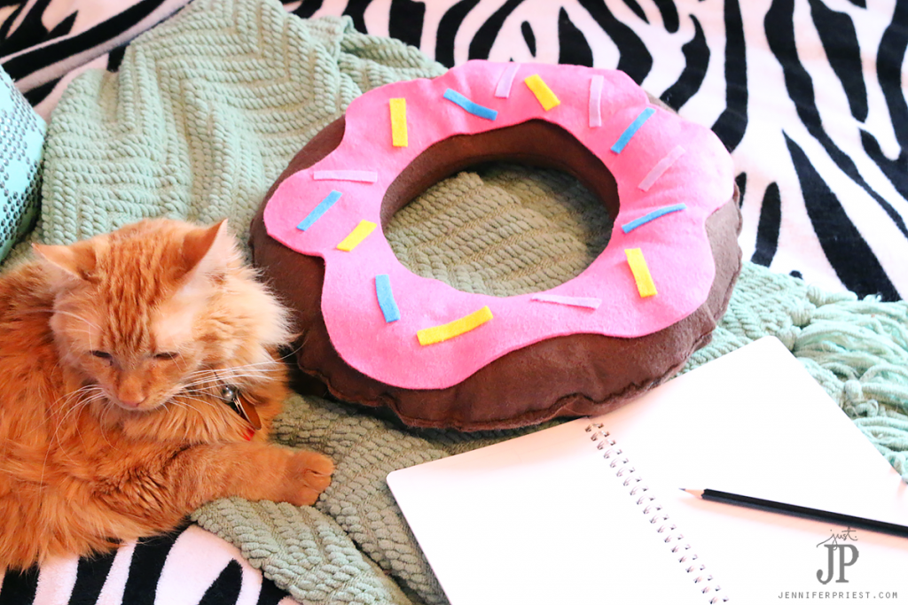 DIY-Donut-Pillow-for-teen-bed-by-Jennifer-Priest-for-KUNIN-Group