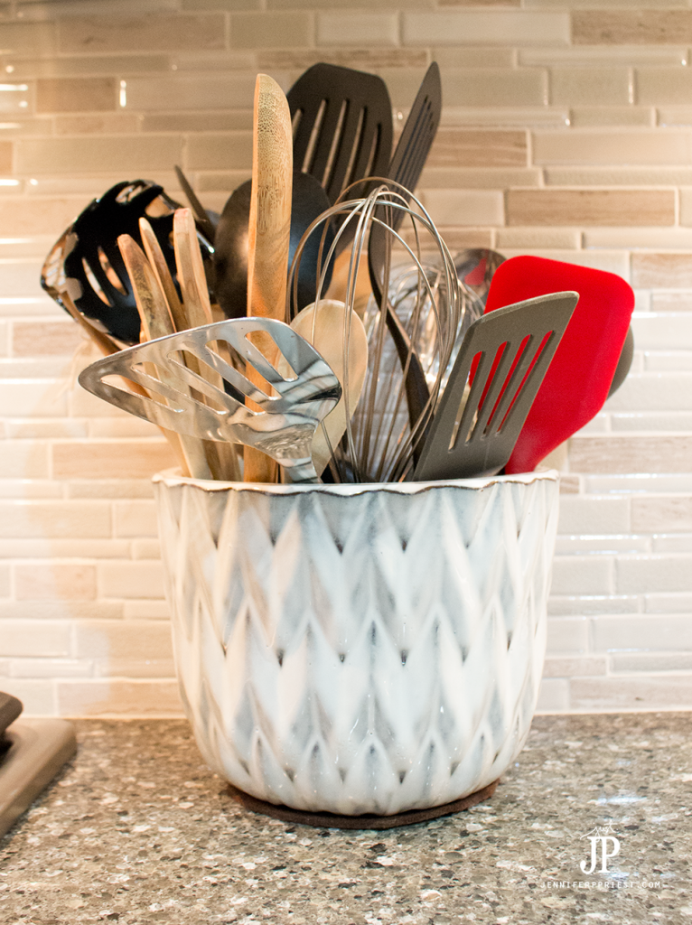 Use-Flower-Pot-to-Hold-Kitchen-Utensils