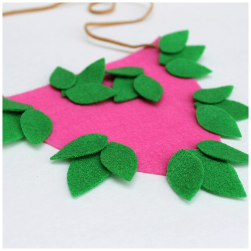 Kunin-Floral-Bib-Felt-Necklace-4