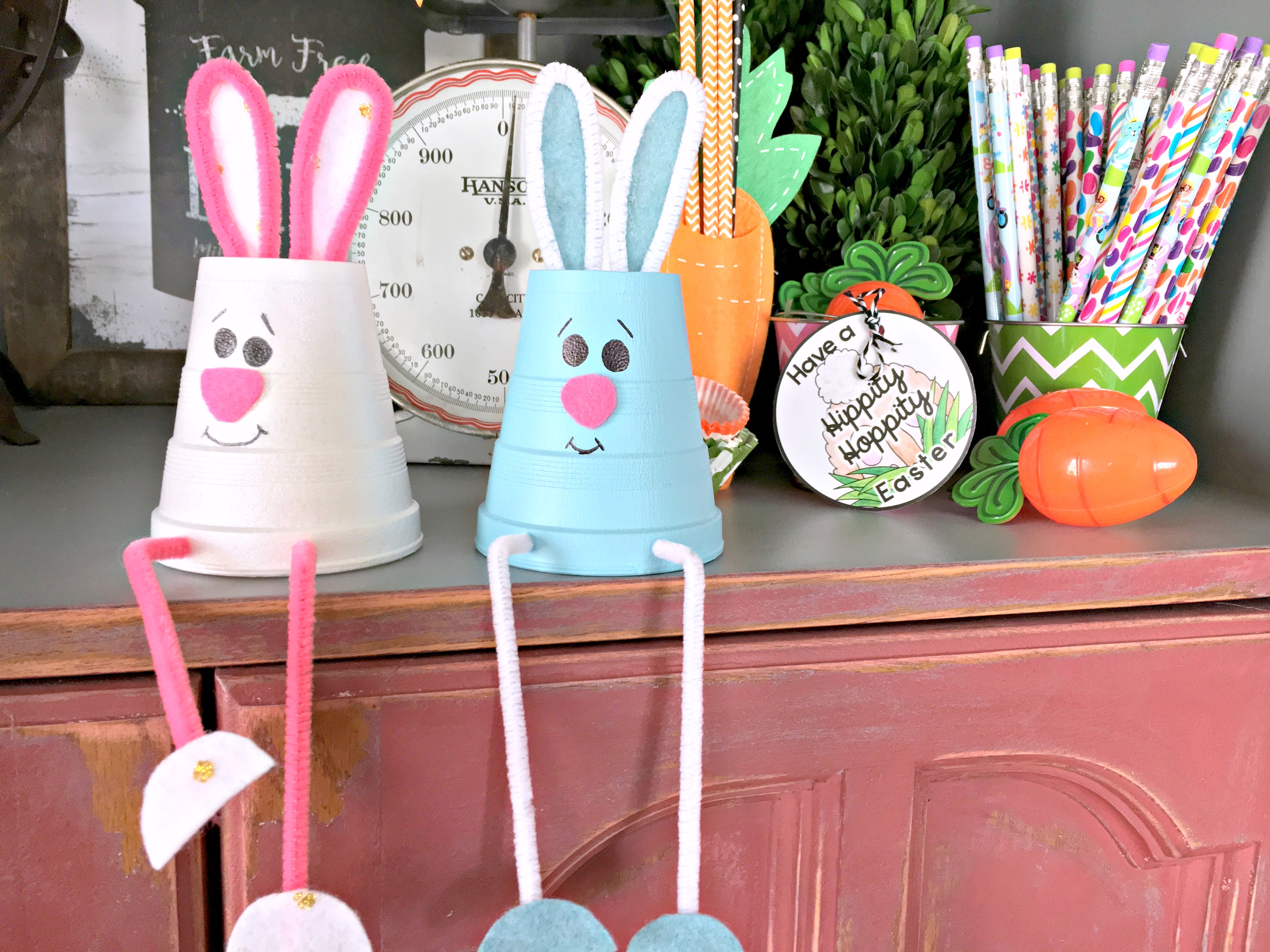 How to Make a DIY Fluffy Bunny Easter Wreath, Thrifty Decor Chick